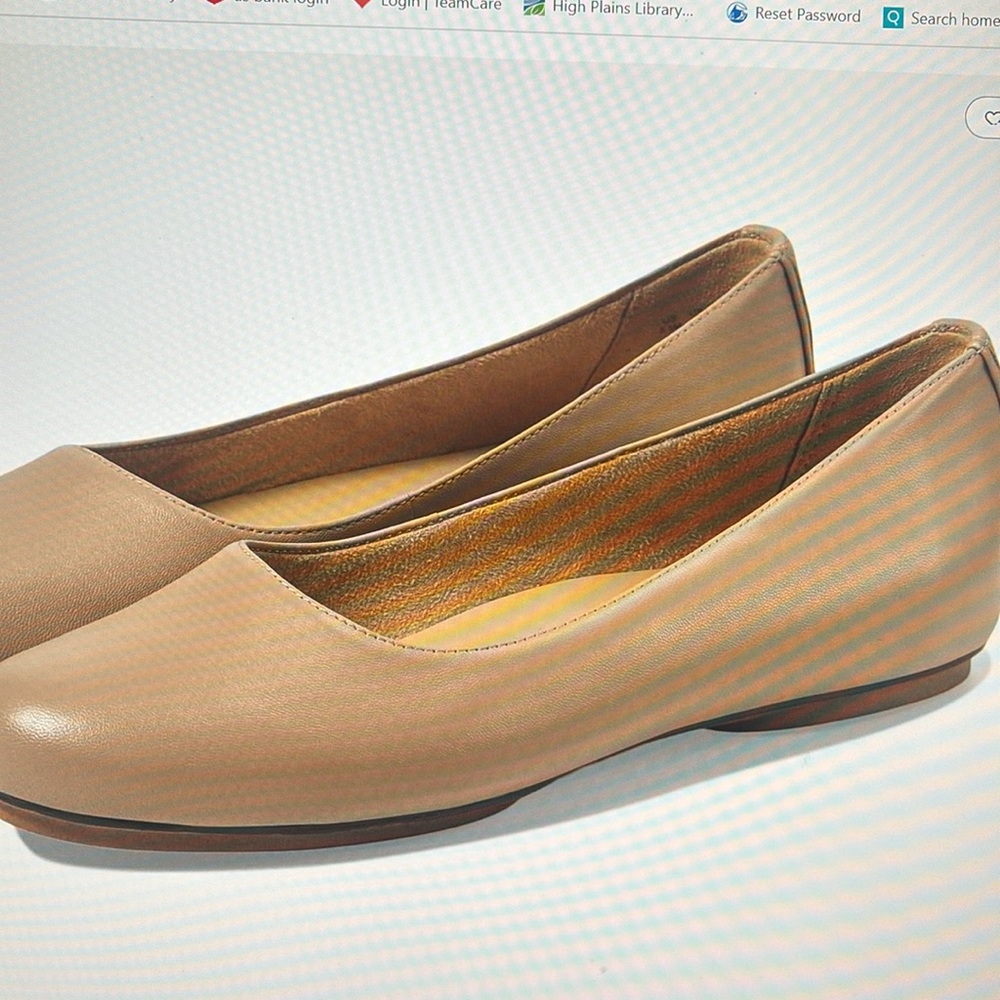 NWT Naturalizer Maxwell flat.  Size 9N